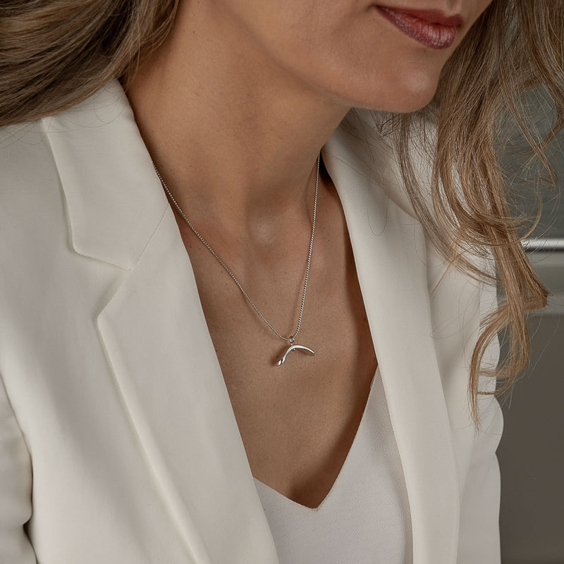 Elegant curved bar necklace, minimalist silver choker KN-1023