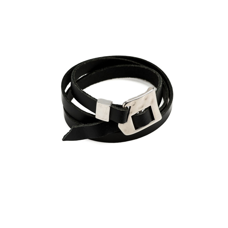 Wrap bracelet in black colored leather and silver element KB-112​